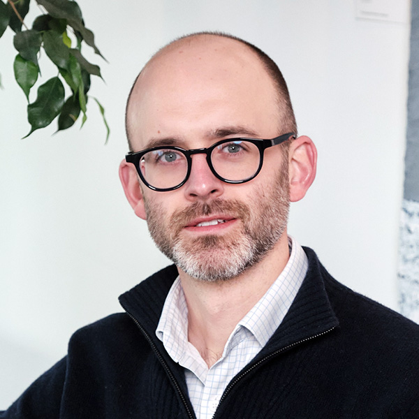 Chris-Davies600x600px